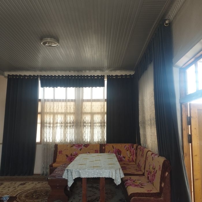 Hovli uy-joy sotiladi