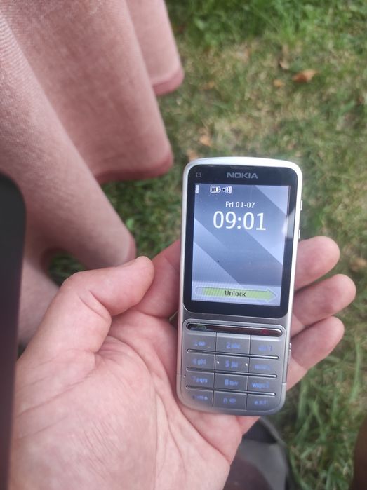Nokia 925 și Nokia C3 01