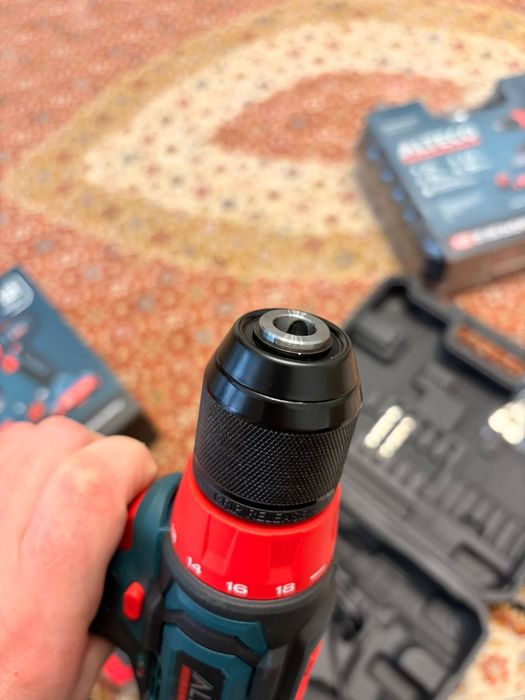 Шуруповёрт продам