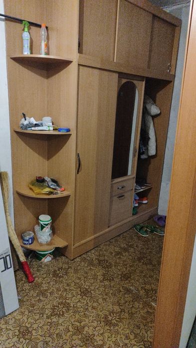 Шкаф в прихожую продам