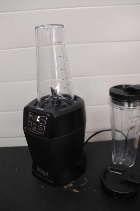 Блендер Ninja 2 програми: 2 чаши x700мл, 1000W, Смути миксер, Auto-iQ