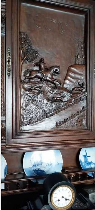 Ловен шкаф от масивен дъб