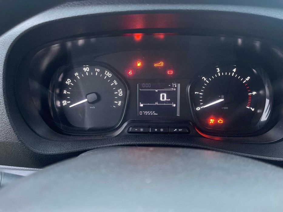 Opel Vivaro//1.5 Diesel/