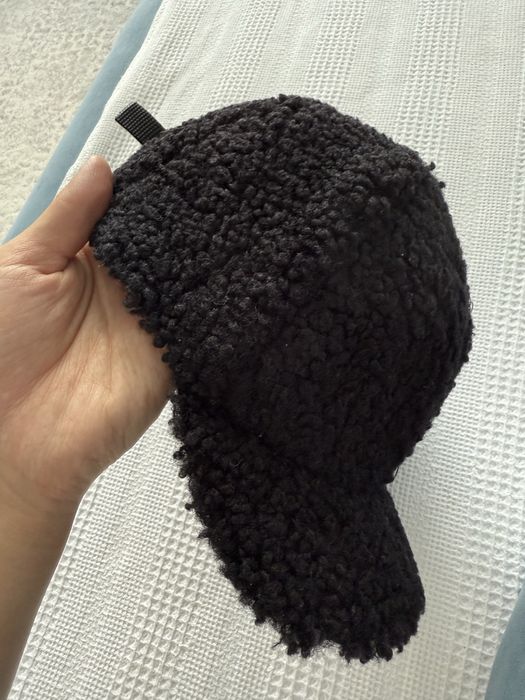 Женская черная кепка