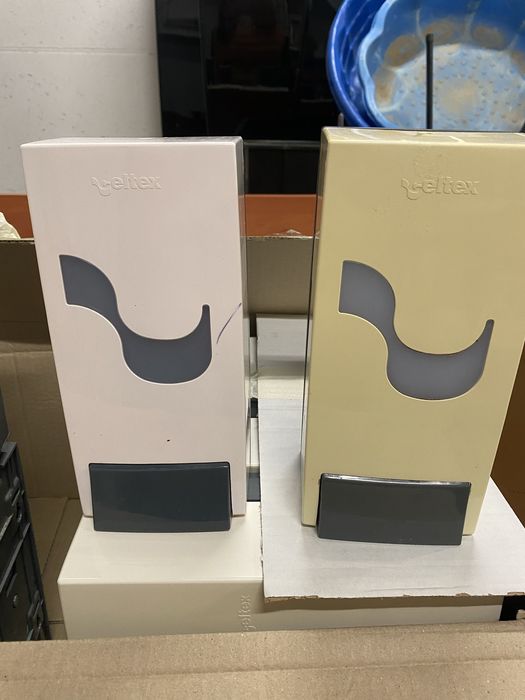 Лампи/Кутия/диспенсър за тоалетна хартия, сапун и салфетки