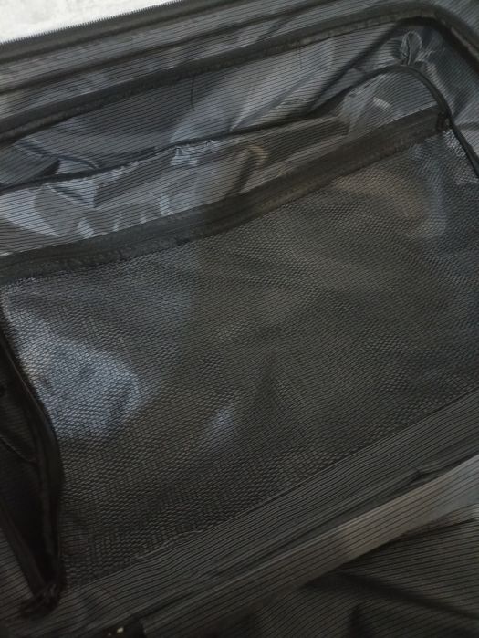 Чемодан б/у, не пользовались, 90-100 л