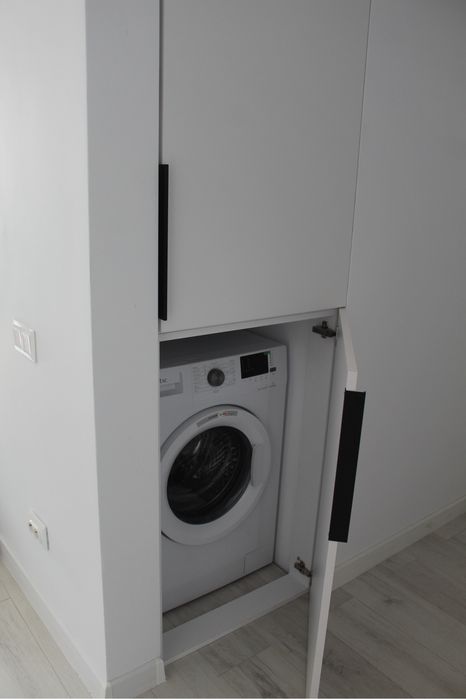 Inchiriez studio cu loc de parcare VAMT