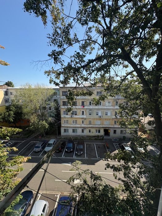 Apartament semidecomandat cu 2 camere