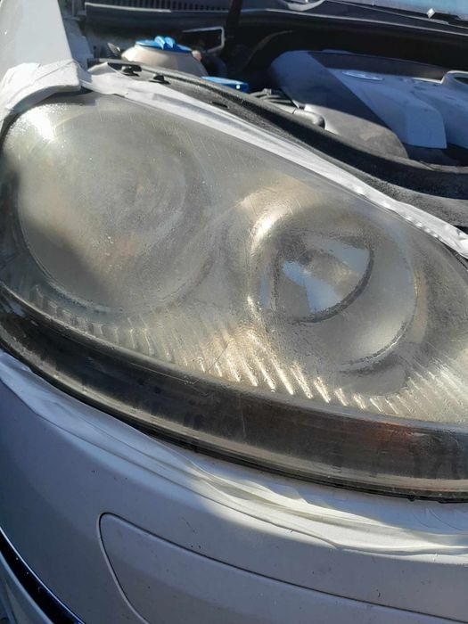 Recondiționez faruri auto cu polimer și scaune auto cu aspirator cu ab