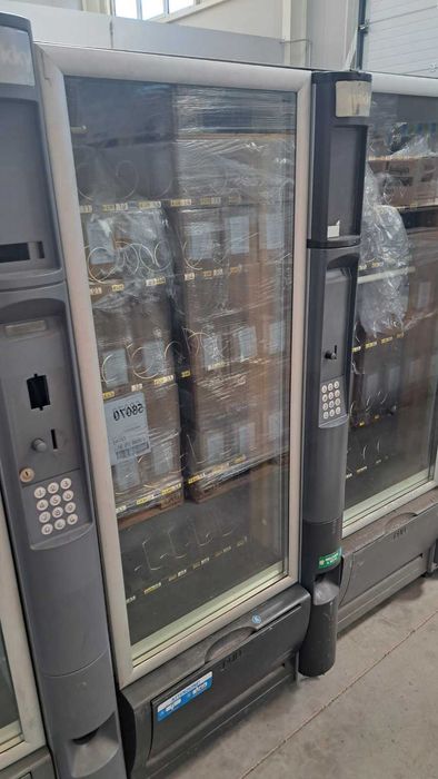 Хладилен Aвтомат за пакетирани стоки Зануси/Некта Снаки/Necta Snakky