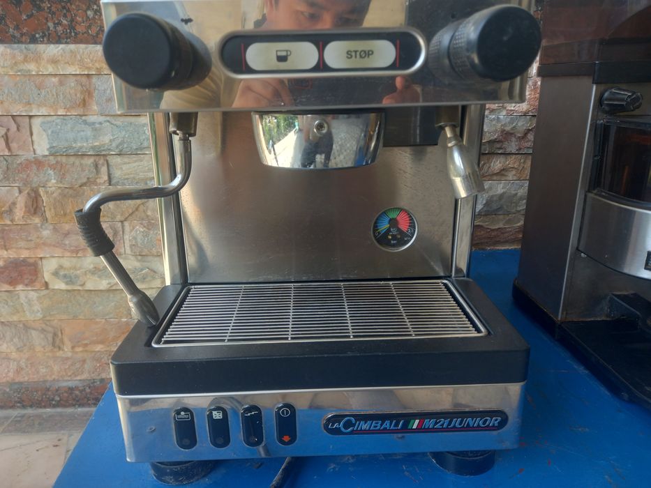 Kofe mashinka xammasi ishlidi