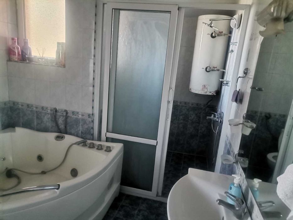 Продава се Къща в Пазарджик, Запад - 250 кв.м за 3400 €/кв.м - Снимка #18