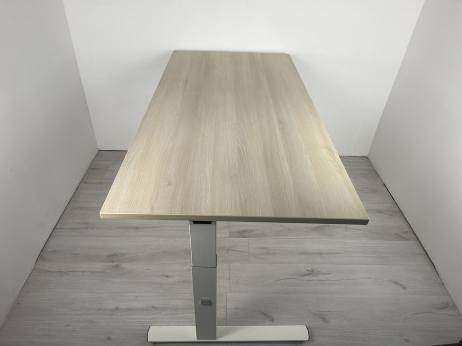 Бюро с ръчно регулация на височина обзавеждане