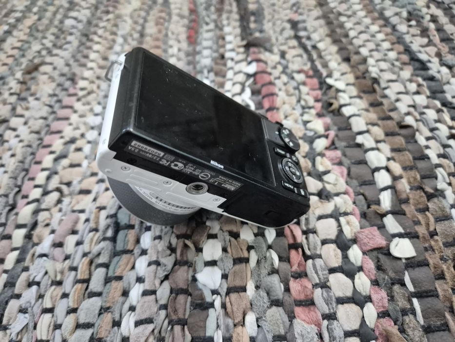 Nikon  1 J2 с Nikon 11-27.5mm  обектив