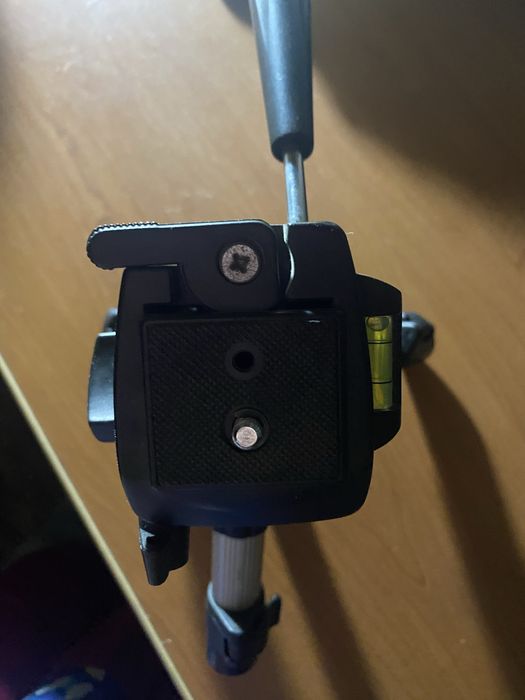 Штатив для видеокамеры