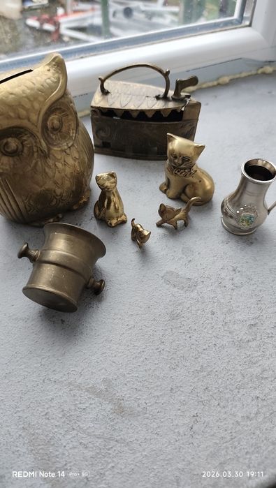 Vând 7 obiecte din bronz și una din cositor
