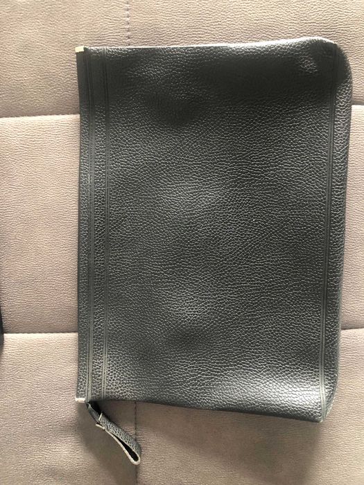 Черна чанта-портмоне