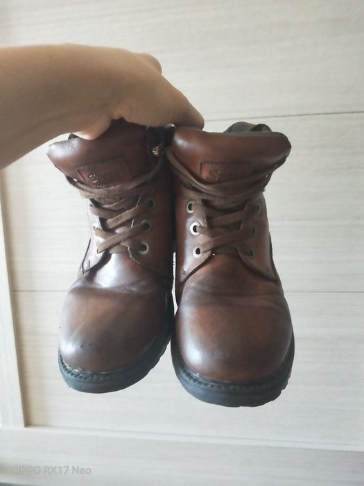 Продам детские ботинки