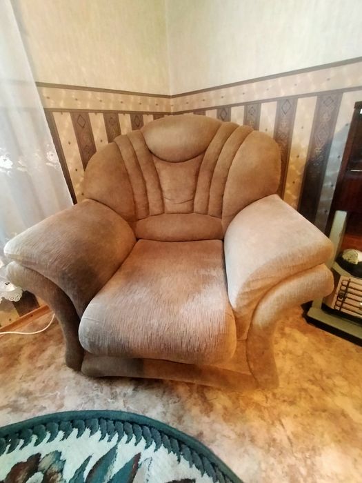 Диван и кресло .