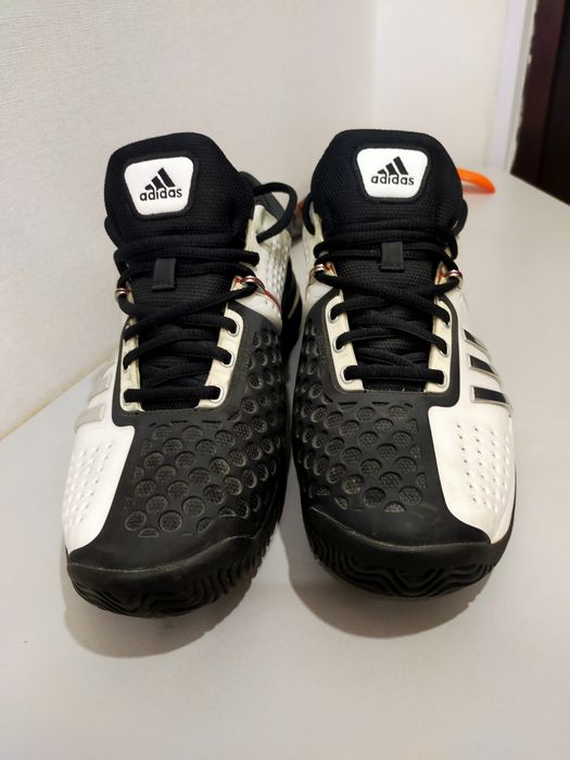 Продам оригинал кроссовка Adidas