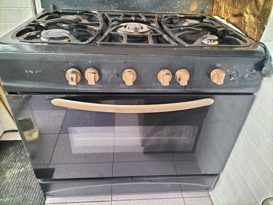Продам  5-кофортная газовая плитка.