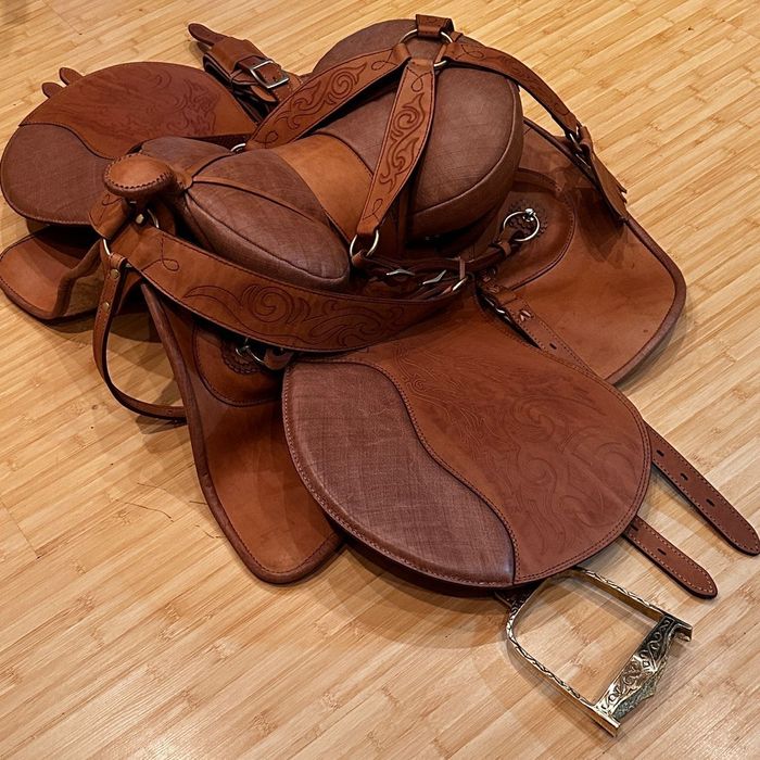 Шикарное седло ручной работы