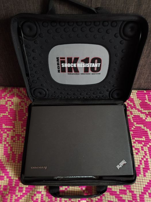 Vând laptop Lenovo ThinkPad husă shoc resistent