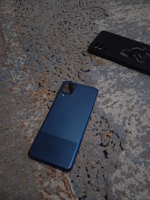 Samsung 12а телефон