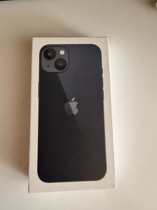 Продавам iphone 13 с гаранция