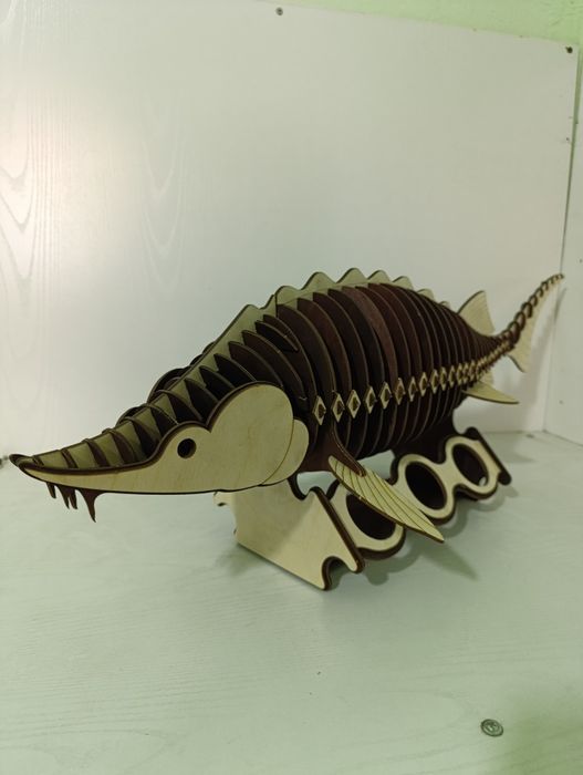 Осетр с местом для бутылки вина