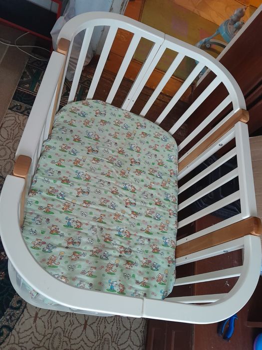 Детская кроватка