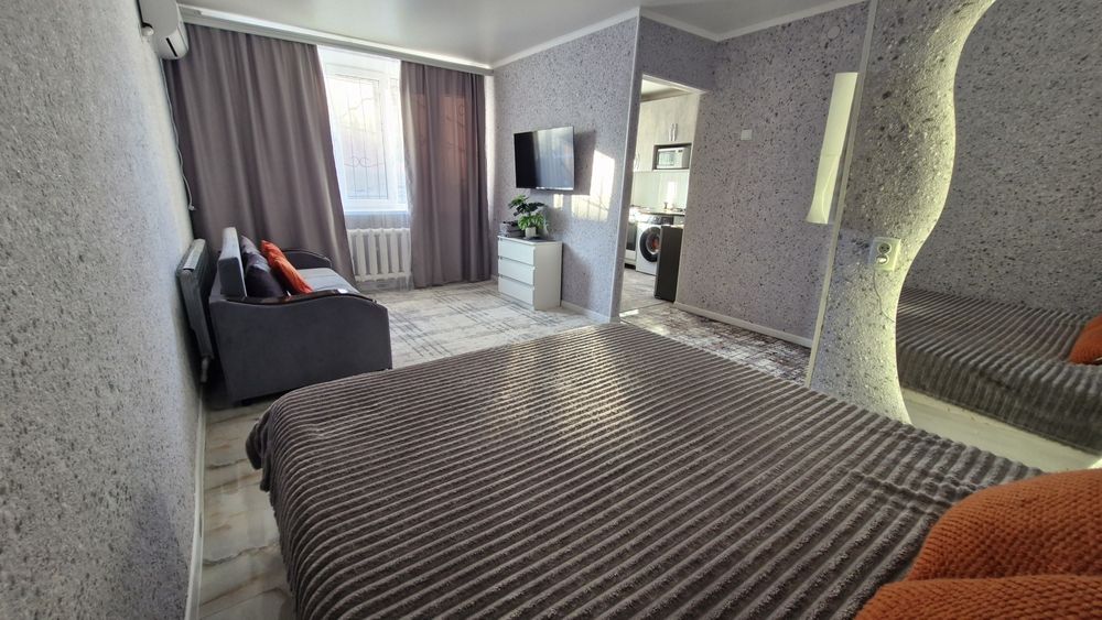 1-ая в Центре ,ремонт свежий. Документы.