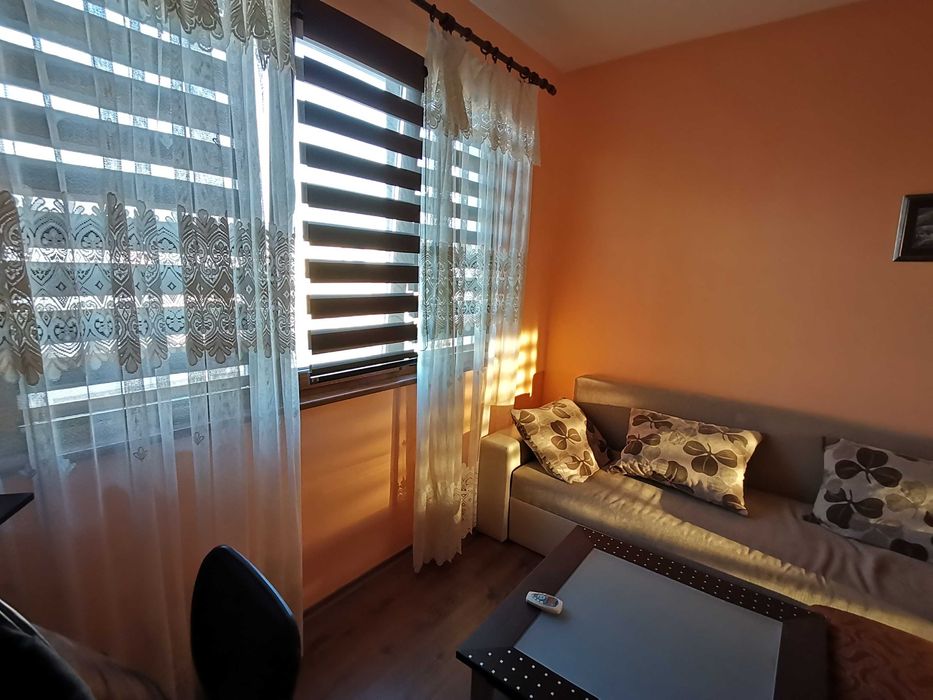 Дава се под наем Двустаен апартамент в Бургас, Лазур - 70 кв.м за 200 € - Снимка #4