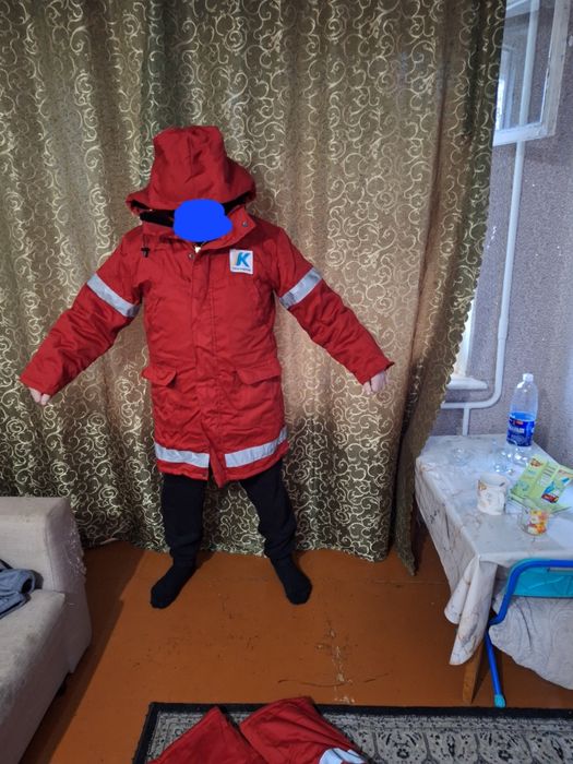 Продам рабочую куртку с жилетом.