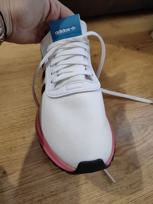 Оригинални дамски маратонки Adidas