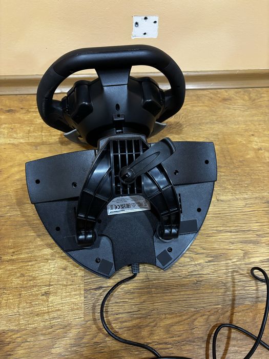 Продавам Волан и педали Trustmaster T80