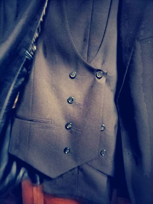 Продается новый мужской костюм тройка