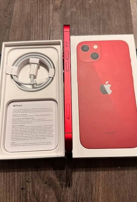 Нов iPhone 13 Mini , 256 GB. В гаранция до 09.11.2027 година.  Червен цвят