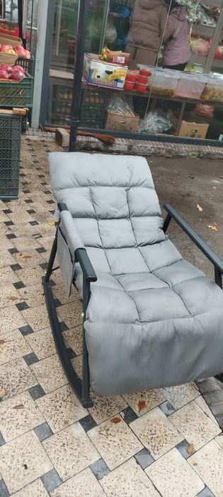 Касающиеся кресло металлическая в очен хорошом состоянии