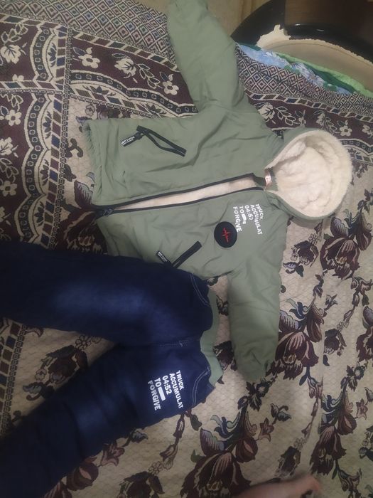 Продам детскую куртку