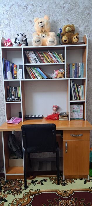 Китоб жавони тез ва арзон сотилади