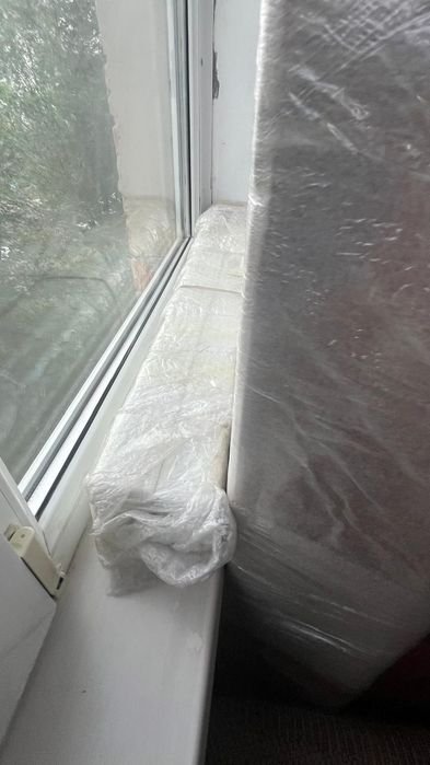 Продаю стол с мраморным принтом