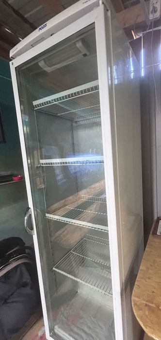 Продам холодильную витрину