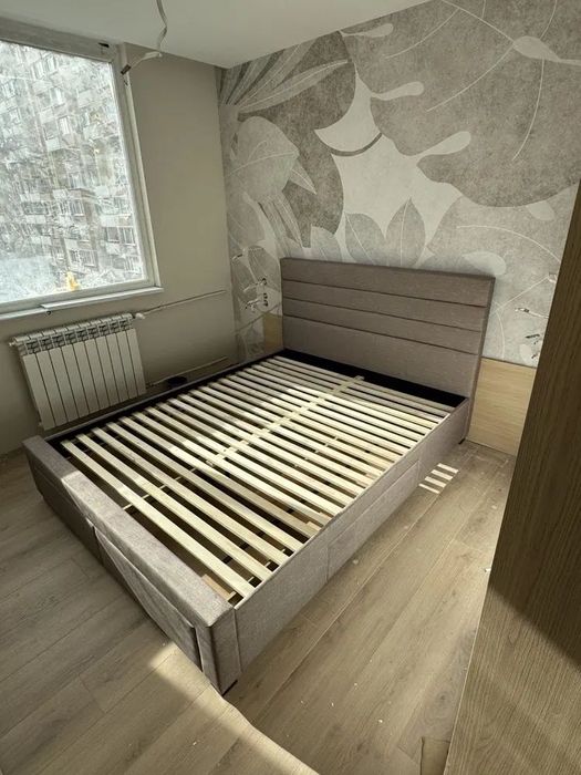 Тапицирана спалня за матрак с размери 160/200 см