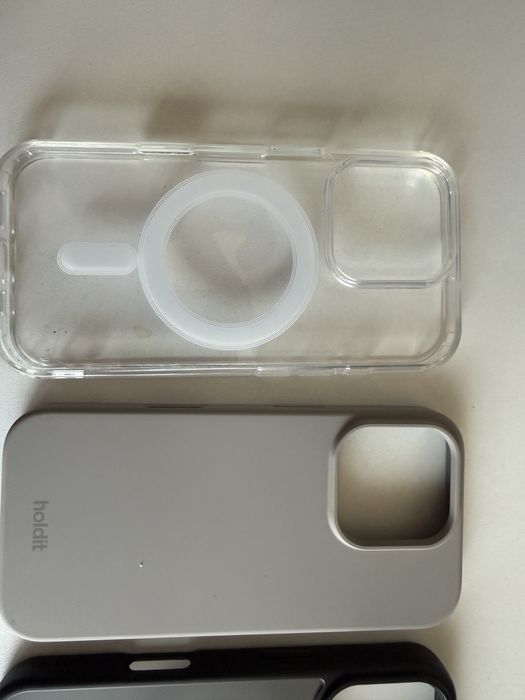 4 броя маркови кейса за iphone 16 pro на цена 35 евро