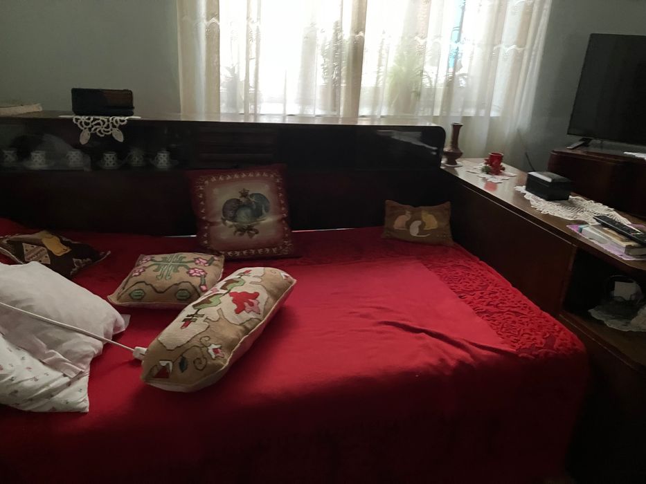 Mobila masiva de nuc