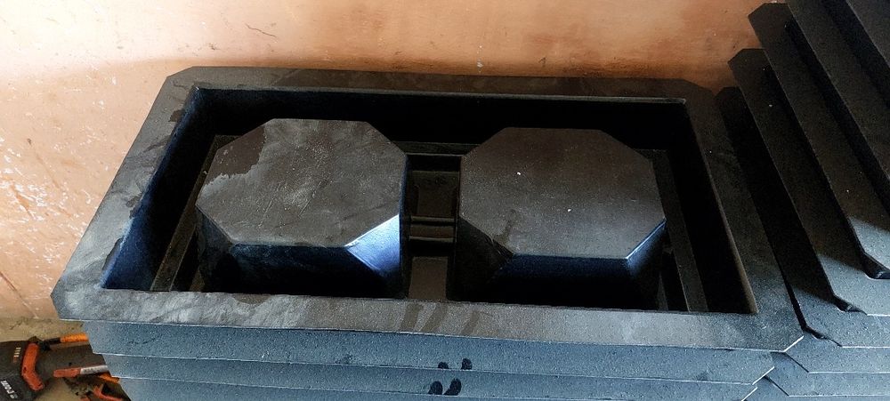 Vând matrite boltari modulo + masa vibranta