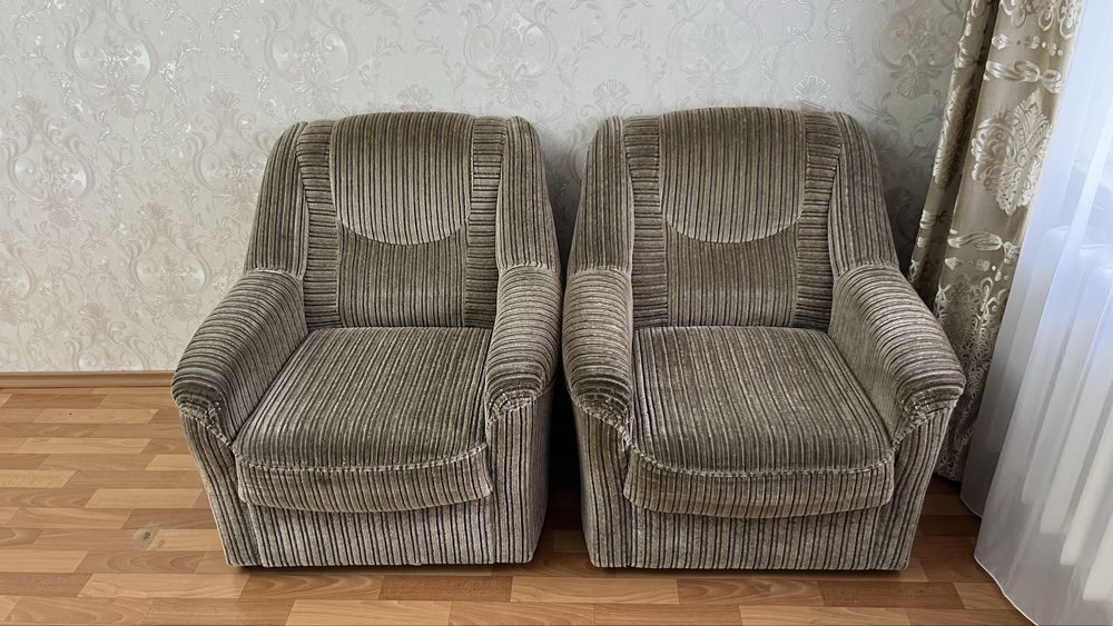 Диван с кресломи бу