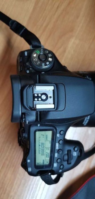 Зеркальный фотоаппарат