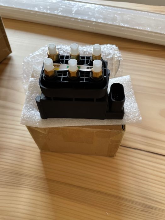 Bloc valve ML GL W164 X164 Pneumatic Airmatic W221 W251 C292 W222 W212